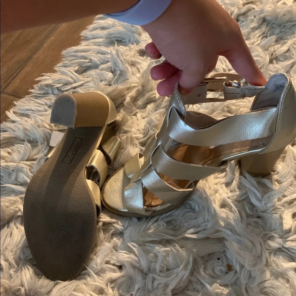 Heels - Picture 4 of 4